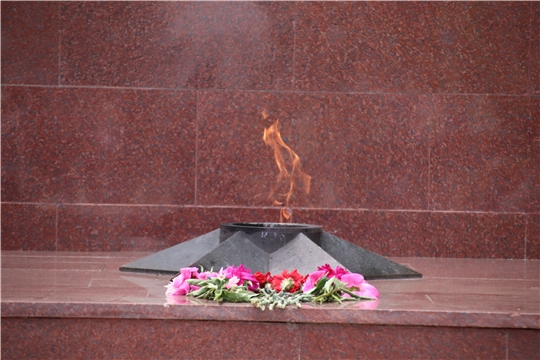 22 июня в День памяти и скорби в Новочебоксарске возложили цветы к Вечному огню