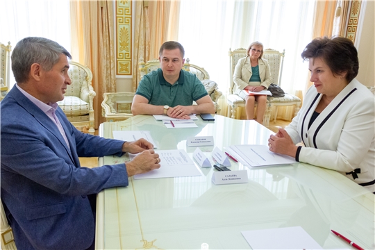 Олег Николаев провел рабочую встречу с руководителем Росздравнадзора Аллой Самойловой