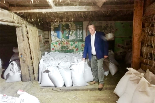 Чебоксарская ГЭС передала Ельниковской роще 4 тонны кормов для животных зоопарка и оборудование для лесоочистки