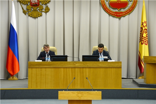 Олег Николаев поприветствовал участников семинара-совещания с главами муниципальных районов и городских округов