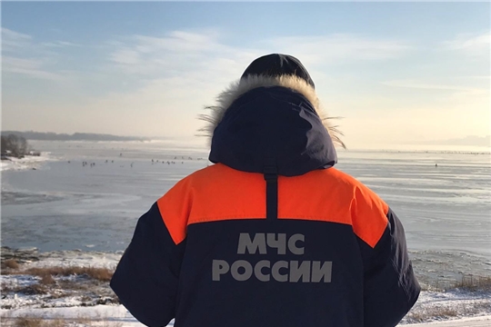 Осторожно, тонкий лед: вблизи набережной Новочебоксарска стали чаще проводить патрулирование