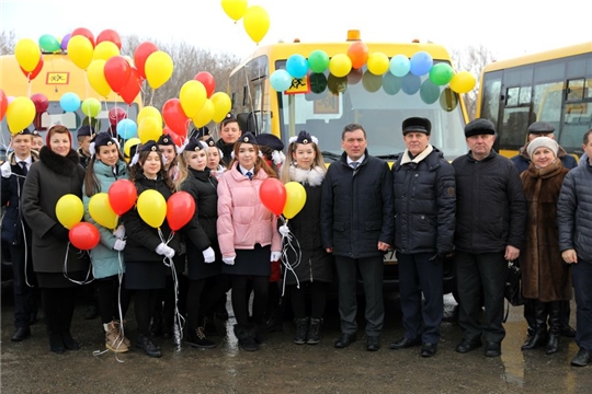 Муниципалитеты Чувашии получили 15 новых школьных автобусов