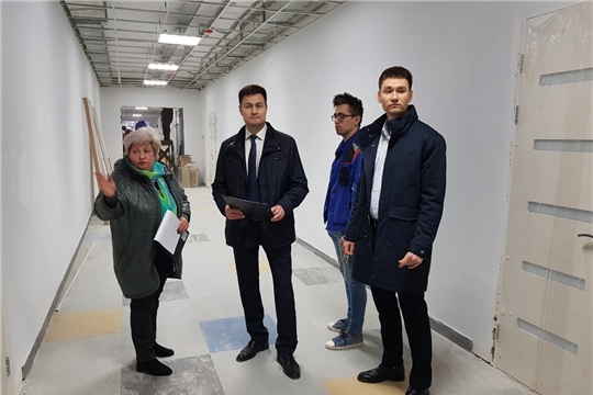 И.о. министра Сергей Яковлев ознакомился с ходом капитального ремонта нового здания Центра «Эткер»