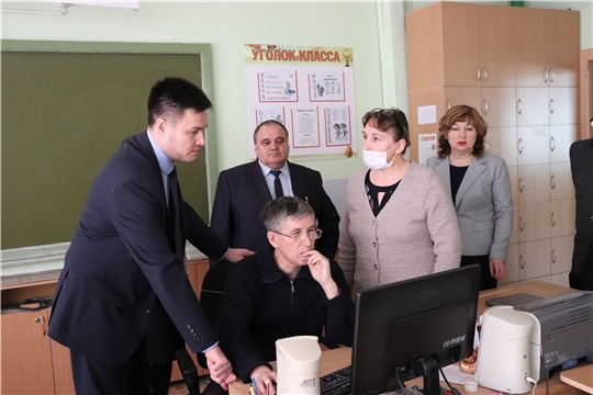 Педагоги рассказали и.о.министра Сергею Яковлеву как будет организовано  дистанционное обучение учеников