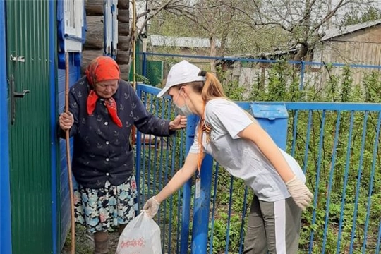 Ежедневно волонтеры #МыВместе21 по всей Чувашии оказывают помощь пожилым и одиноким людям в период пандемии коронавируса