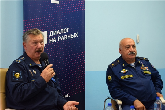 «Диалог на равных» кадет Чувашии с Героями Российской Федерации Геворком Исаханяном и Вячеславом Сивко
