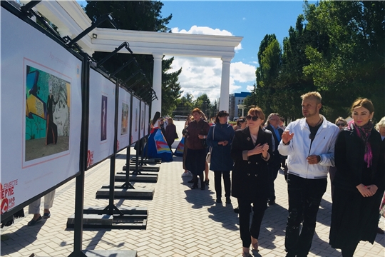 В Чебоксарах открылась уникальная фотовыставка под открытым небом «ОНА»