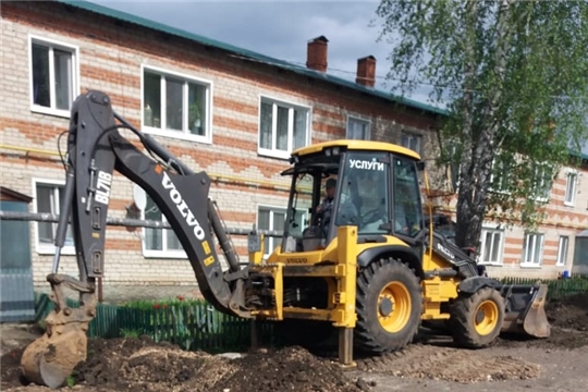 В рамках федеральной программы «Формирование современной городской среды» в селе Порецкое начались работы по благоустройству придомовой территории