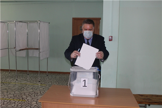 Глава администрации Порецкого района Евгений Лебедев проголосовал за внесение поправок в Конституцию РФ