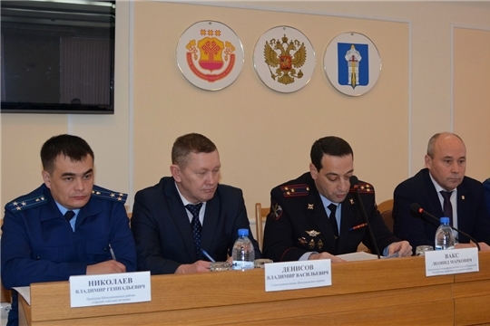 Глава администрации Шемуршинского района Владимир Денисов принял участие на совещании по подведению итогов оперативно-служебной деятельности за 2019 год