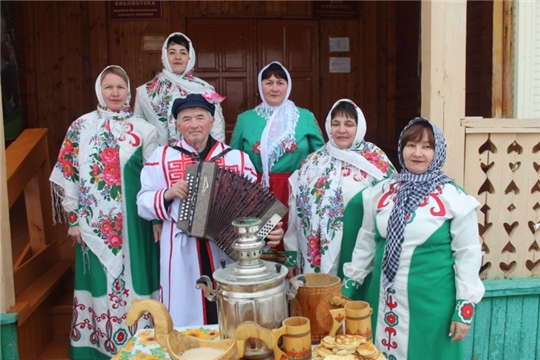 «Масленица идёт, блин да мёд несёт»
