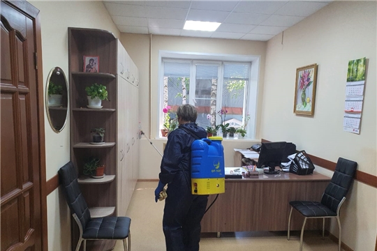 В администрации Шемуршинского района провели дезинфекционные работы