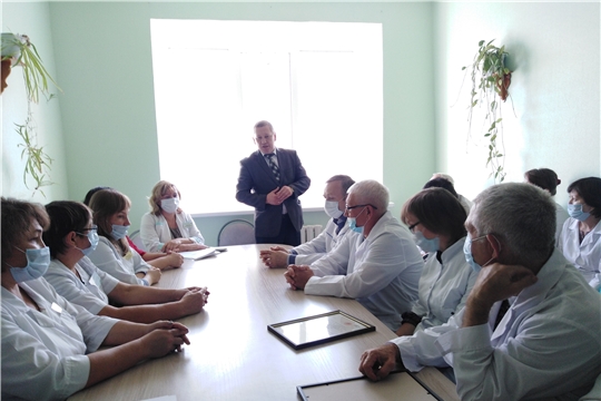 Глава администрации Владимир Денисов встретился с коллективом БУ «Шемуршинская районная больница» Минздрава Чувашии