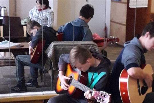 В Ходарском СДК открыт новый любительский клуб игры на гитаре «Ритм»