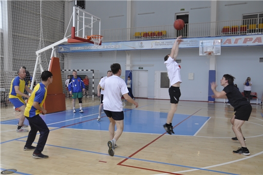 Обучающиеся Шумерлинского района примут участие в первенстве Чувашской Республики по баскетболу среди юношей и девушек до 16 лет.