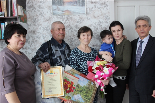 Семья Михайловых принимает поздравления с 45-летием совместной жизни