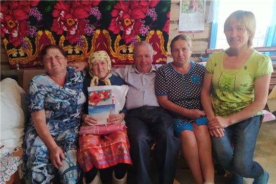 Жительница Шумерлинского района приняла поздравление от Владимира Путина с 90-летием