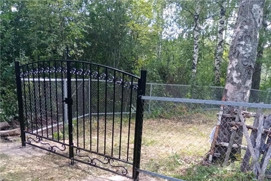 Ремонт ограды вокруг кладбища в п. Триер выполнен в срок