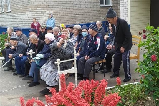 В стационарном отделении Шумерлинского КЦСОН  состоялся праздничный концерт ко Дню пожилого человека