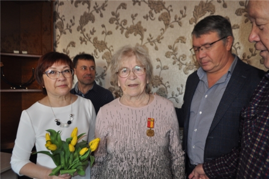 Награждение юбилейной медалью «100-летие образования Чувашской автономной области»