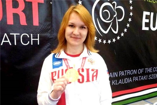 Чемпионка мира по гиревому спорту Анастасия Александрова об усиленных тренировках на самоизоляции