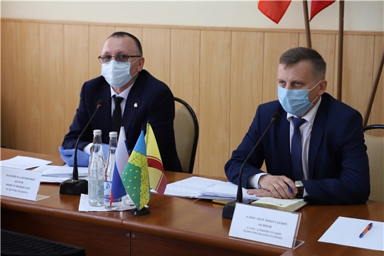 Василий Петров провел заседание оперативного штаба по предотвращению распространения коронавируской инфекции в Комсомольском районе