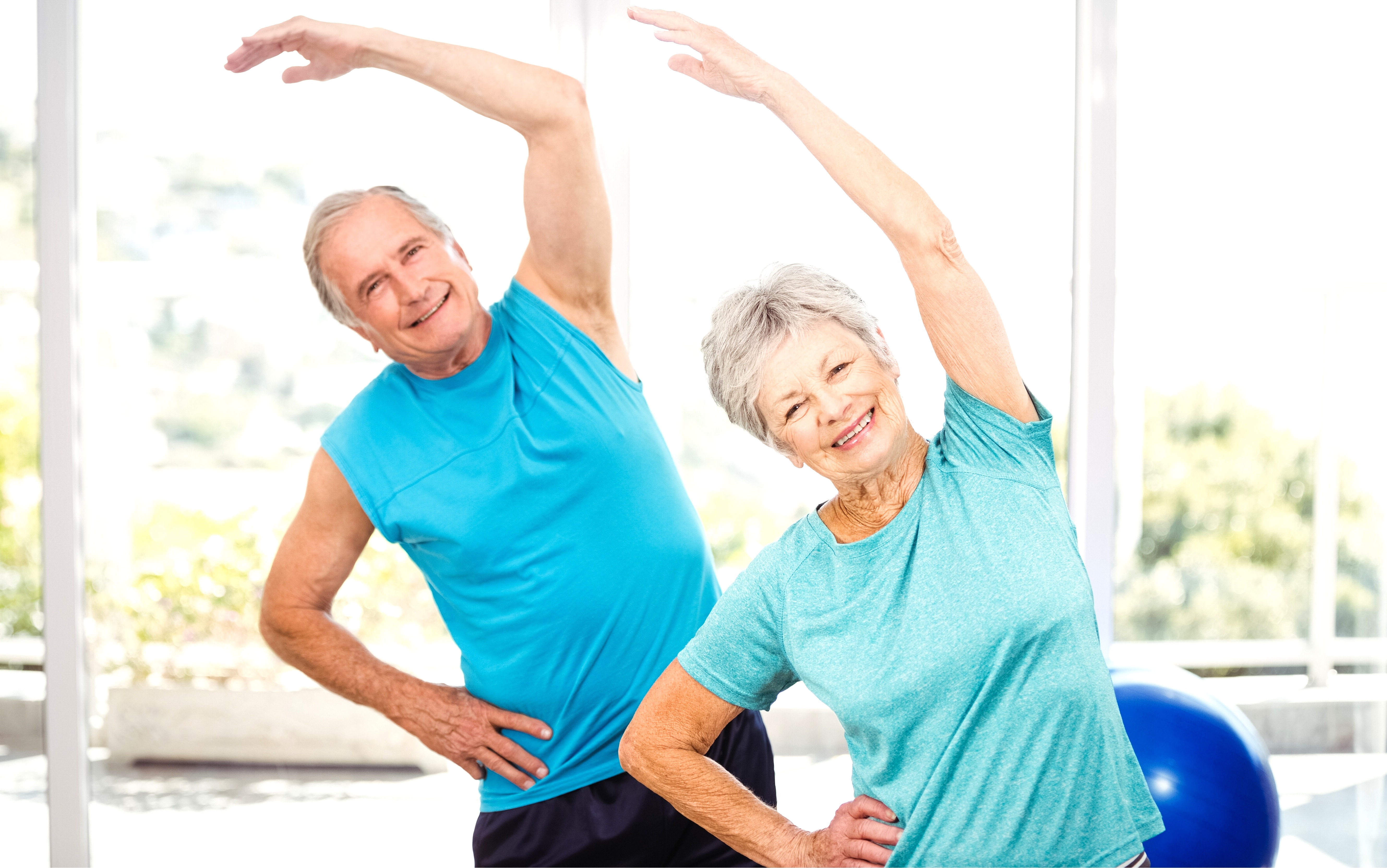 В пожилом возрасте появилась. Фитнес для пожилых людей. Гимнастика для пожилых. Пожилые люди занимаются спортом. Физические нагрузки.