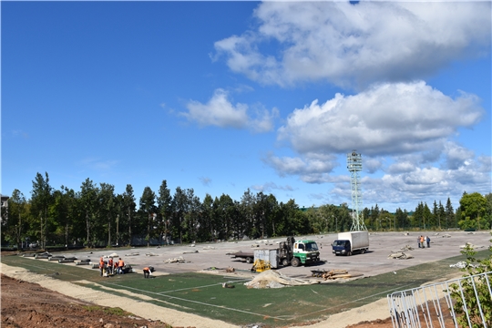 Новое футбольное поле с искусственным газоном и современная воркаут-площадка строятся на территории стадиона "Олимпийский" в столице Чувашии