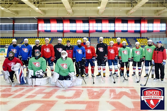 Молодежная хоккейная команда «Сокол» готовится начать свой дебютный сезон в Первенстве НМХЛ