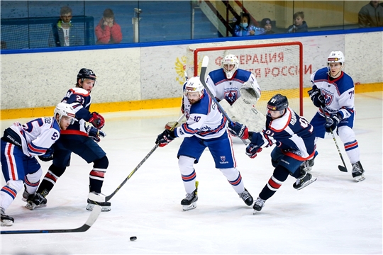 Хоккейный клуб «Чебоксары» дважды переиграл команду «Кристалл»