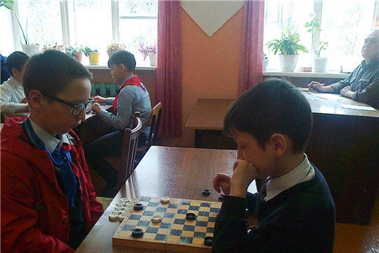 Турнир  по  шашкам  среди школьных  команд