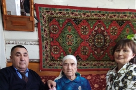 С 90- летним юбилеем поздравили Зою Николаевну Михайлову, жительницу деревни Старое Муратово
