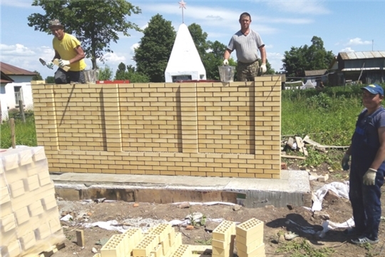 В деревне Новое Муратово Тегешевского сельского поселения продолжаются работы возведению памятника и благоустройству территории в честь погибших односельчан в Великой Отечественной войне