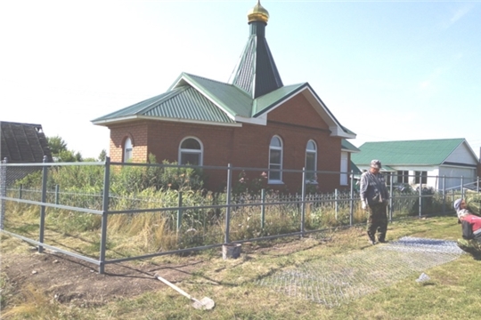 На территории ХРАМА-ЧАСОВНИ имени Святого Великомученика и Победоносца Георгия в деревне Тегешево идут работы по благоустройству