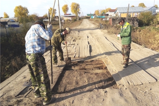 В деревне Тегешево по переулку Кудрявцева отремонтировали мост через речку Клезирмы