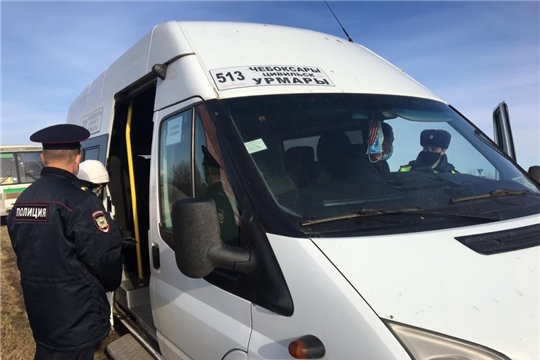 Рабочая группа проверила автобусы, движущиеся по городским и муниципальным маршрутам Урмарского района