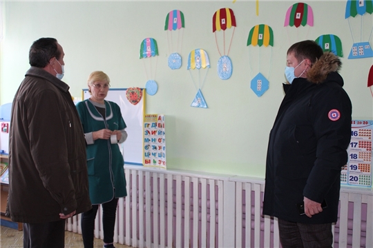 В рамках рабочей поездки глава администрации Урмарского района Дмитрий Иванов посетил детский сад в  с. Шоркистры