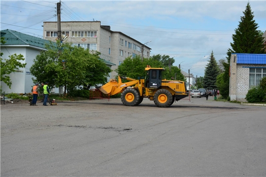 На дорогах района продолжаются сезонные ремонтные работы