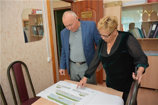 Леонид Николаев оценил готовность Вурнарской школы №1 к итоговой аттестации, ознакомился с ходом ремонтных работ