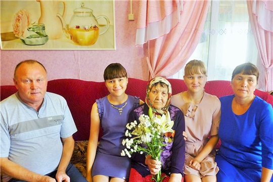 90-летний юбилей отметила жительница деревни Вурман-Кибеки Лазарева Елизавета Лазаревна