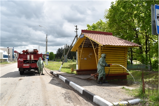 В городе Ядрин продезинфицировали остановочные павильоны.