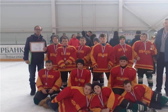 Юные хоккеисты младшей возрастной группы принесли Яльчикскому району третье призовое место в этом сезоне