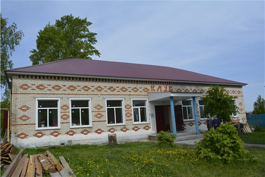 Глава администрации Яльчикского района Николай Миллин ознакомился с ходом ремонтных работ в Новоандиберевском сельском клубе