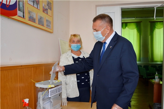 Глава администрации Яльчикского района Николай Миллин принял участие на выборах