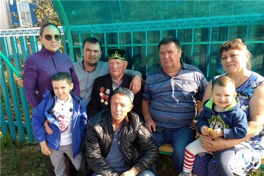 90-летие отметил труженик тыла, житель деревни Ишмурзино-Суринск Фарит Рахимович Фасхутдинов