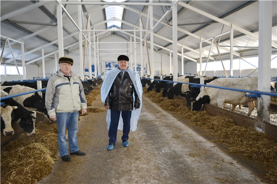 Глава администрации Яльчикского района Леонард Левый ознакомился с деятельностью сельхозорганизаций района