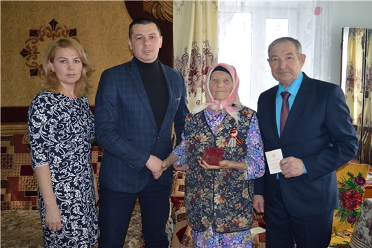 Труженикам тыла села Яншихово-Норваши вручили юбилейные медали