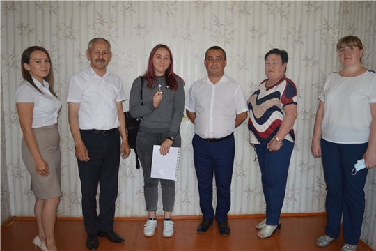 Ещё одна очередница из числа детей-сирот района получила положенную законом квартиру
