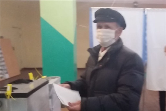 Почетный гражданин Янтиковского района проголосовал на выборах