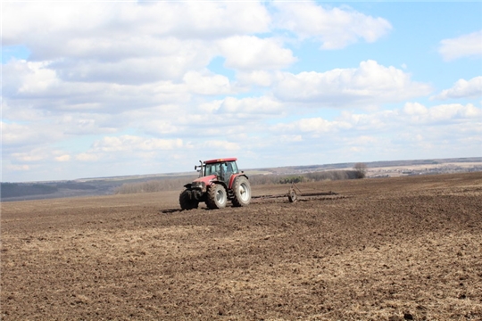 Сергей Артамонов ознакомился с ходом весенне-полевых работ в хозяйствах Цивильского района